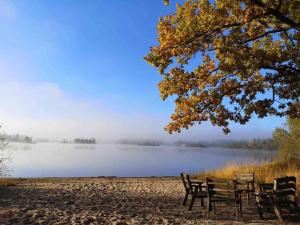 Nature Bell-tent with lakeside view