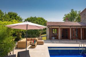 Rustic villa Nonna Lucia with pool in Groznjan 