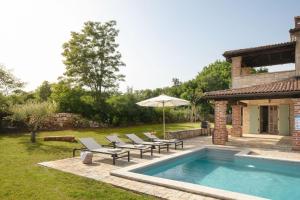 Family villa Calluna with pool and grill in Porec