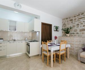 Apartment Dajana near the beach