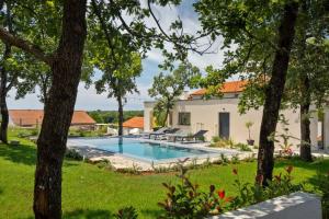 Modern villa Casetta Molindrio with pool in Porec