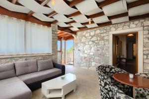 Rustic villa Perci with pool and grill in Porec 