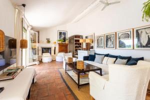 Villas VILLA DES PARFUMS VI4382 By RIVIERA HOLIDAY HOMES : photos des chambres