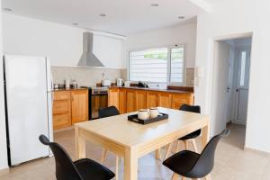 Linea Recta Sur- Macá Tobiano, departamento amplio, dos dormitorios, patio con parrilla, a pasos del mar