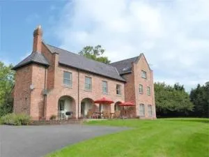 Gaer Hall Guilsfield a country mansion with hottub - 蒙哥马利