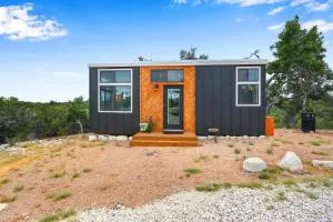 Harrod's Hill Country Hideaway - The Bluebonnet - Hammetts Crossing