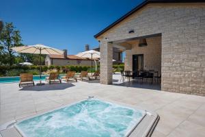 Luxury villa Pedena with pool and jacuzzi in Porec