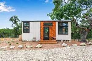 Harrod's Hill Country Hideaway - The Longhorn - Hammetts Crossing