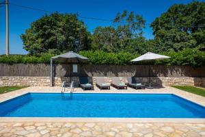 Villa Casa Bastiani with pool and grill in Buje