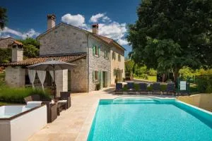 Rustic villa Zvonar with pool in Motovun - Karojba