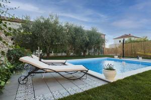 Villa Mediterranea with pool and grill in Umag