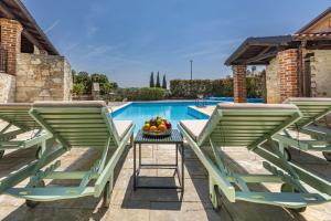Rustic villa Amyra with pool and grill in Porec