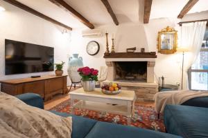 Rustic villa Amyra with pool and grill in Porec