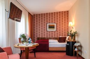 Single Room with Bathroom room in Akzent Hotel Goldner Hirsch