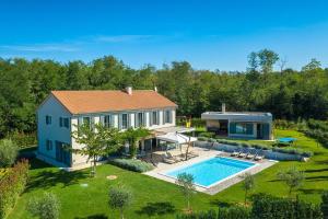 Luxury villa Povetica with pool in Vizinada