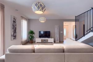 Modern villa Oliveti with pool and grill in Porec