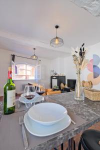 Appartements Numero 6 - Place Nationale - Wifi et Fibre : photos des chambres