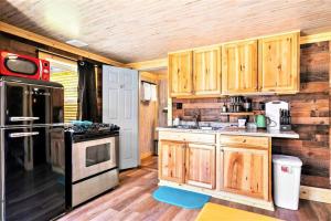 Dog Friendly Private Cabin w Hot Tub Leadville-A
