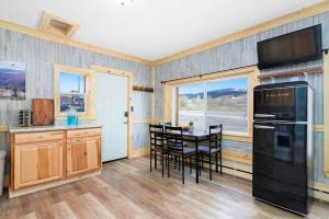 12Private Room with Kitchen Dog Friendly Leadville