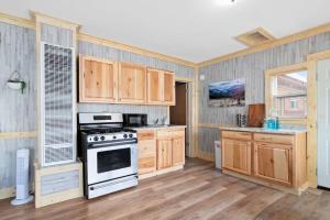 12Private Room with Kitchen Dog Friendly Leadville