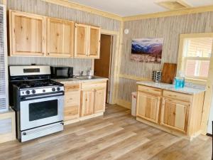 12Private Room with Kitchen Dog Friendly Leadville