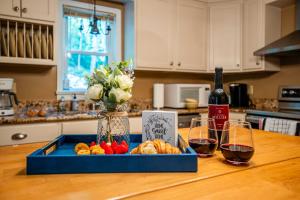 Cozy Mountain Home at Rumbling Bald Resort!