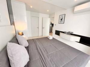 At Home 1 Bed in CCR Condominium