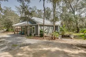 Charming Darien Hideaway with Porch, Near Downtown! - Eulonia