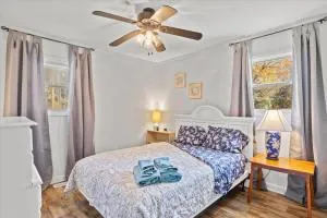 Beachy Getaway - Cozy and Secluded Lodge Home - Rock Ridge