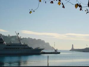 Charme Méditerranéen Votre pied à terre au Cœur du Port de Nice