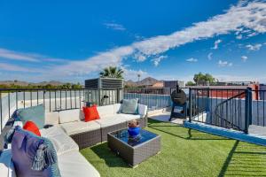 Rooftop Patio, Skyline Views Phoenix Townhome!