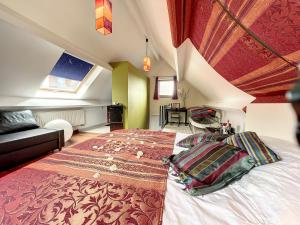 Suite de luxe avec espace salon et balnéo à la campagne