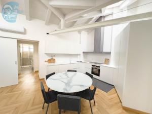 Tarabochia 8 Tirabora Short Rent