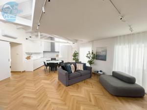 Tarabochia 8 Tirabora Short Rent