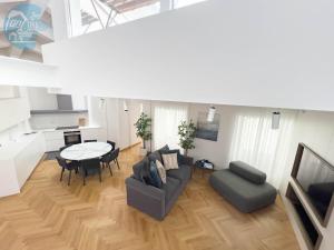 Tarabochia 8 Tirabora Short Rent