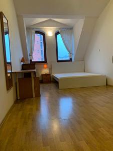 Spacious 2-rooms penthouse in Warsaw city center