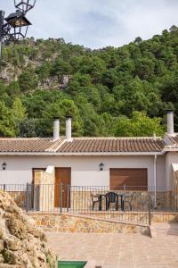 Apartamentos 7 Puentes Sierra Cazorla Las 5 casas iguales - 4hvězdičkové hotely ve městě Burunchel