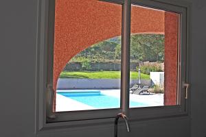 Modern 4 bedroom villa, air-conditioning, swimming pool, private gardens