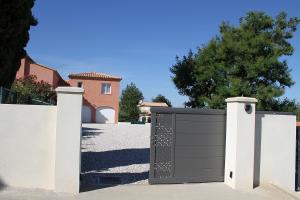 Modern 4 bedroom villa, air-conditioning, swimming pool, private gardens