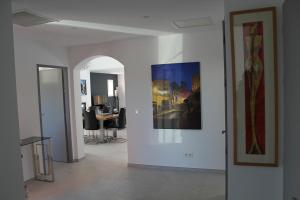 Modern 4 bedroom villa, air-conditioning, swimming pool, private gardens