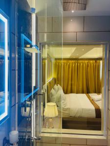 Home2 Renaissance Club