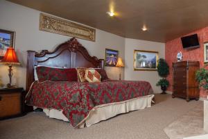 Deluxe Suite with Spa Bath room in Hotel J Green Bay