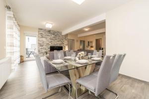 Villa Nicolle only 50meters from the beach - by TA Leut Agency