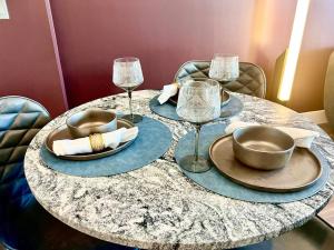 Designer Hollywood Penthouse with Private Balcony on Sunset