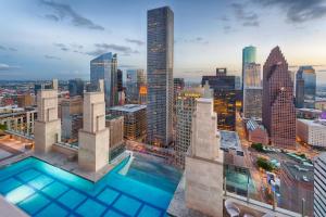Downtown Houston High-Rise, a Powerhouse of Luxury
