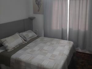 Casa com garagem em condomínio