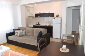 Alex Cosy Quarters - Tushemisht