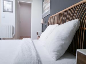 Duplex lumineux avec bureau séparé dans le centre