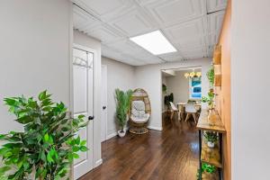 Cozy Buckhead Suite - great area, free easy parking, near shops and restaurants