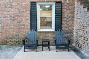 Cozy Buckhead Suite - great area, free easy parking, near shops and restaurants